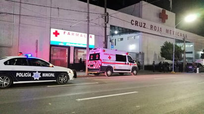 Fue internado en el hospital de la Cruz Roja, donde su estado de salud se reportó como estable. (ARCHIVO)