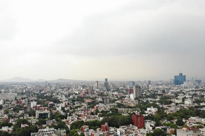 La SEP detalló que el reporte de la calidad del aire y la reducción en la concentración de contaminantes permiten la realización de activación física y deportes. (ARCHIVO)