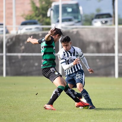 En la vuelta celebrada este mediodía en el TSM, Santos y Rayados no se hicieron daño, por lo que los regiomontanos avanzaron, luego de que a mitad de semana, aprovechó su localía para derrotar 3-0 a los albiverdes. (FOTO: CLUB SANTOS)