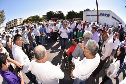 La candidata Anavel Fernández se reunió con choferes. (EL SIGLO DE TORREÓN)