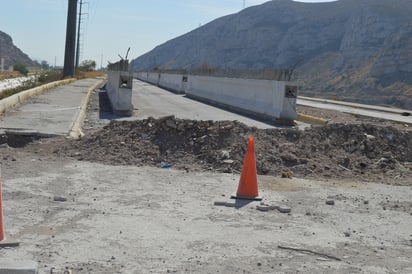 Ha tenido intermitencias en trabajos debido al paso del agua por el canal del Sacramento, pero esperan concluirla en junio de este año. (EL SIGLO DE TORREÓN)