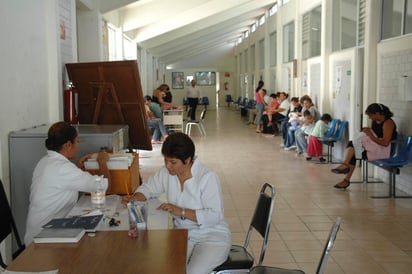 Supervisaron los trabajos de rehabilitación que se ejecutan y el abasto de medicamentos existente. (ARCHIVO)