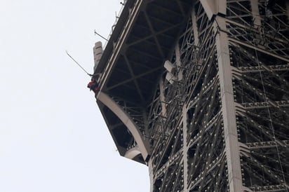 El monumento permanece cerrado hasta nuevo aviso, procedimiento habitual en este tipo de situaciones. (AP)