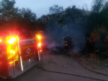 El siniestro ocurrió sobre la avenida Tepeyac, justo a un costado del lecho seco del río Nazas. (EL SIGLO DE TORREÓN)
