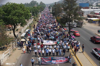 Durante la reunión que llevaron a cabo ayer lunes, el presidente Andrés Manuel López Obrador advirtió directamente a la CNTE que no habrá venta de plazas como en los gobiernos anteriores. (ARCHIVO)