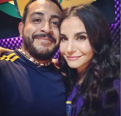 En Instagram. Luis Fernando Peña y Martha Higareda coincidieron en un evento y ahí se tomaron la foto del recuerdo. (ESPECIAL)