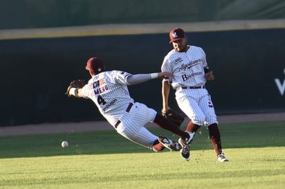 Los Algodoneros cayeron ayer 12-4 ante los Guerreros de Oaxaca, con lo que se empató la serie que se juega en el Revolución. (EL SIGLO DE TORREÓN)