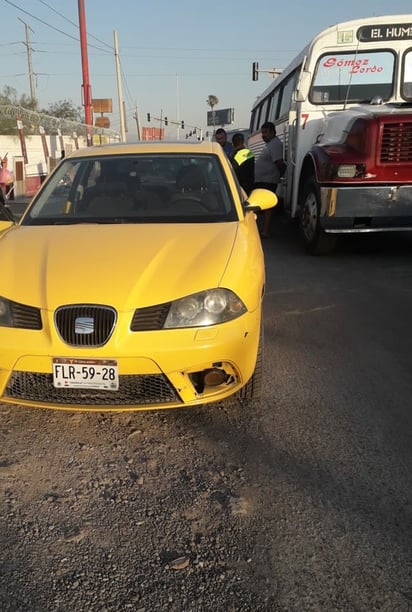 De acuerdo con los peritos de Tránsito y Vialidad, el conductor del camión fue el responsable del accidente. (EL SIGLO DE TORREÓN)