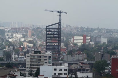 El diputado Nazario Norberto Sánchez, de Morena, propuso en la sesión de este jueves en el Congreso de la Ciudad de México sancionar con prisión de dos a 10 años a empresarios e inmobiliarias que infrinjan la ley. (ARCHIVO)