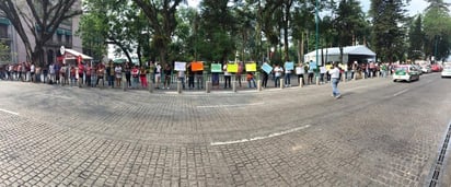 Con el lema 'Queremos becas, no engaños', los jóvenes demandan la entrega de estos apoyos y qué más de 30 mil jóvenes que debían recibirlos aún no lo han hecho. (TWITTER/@MendozaJJesus16)