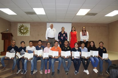 Fueron 15 estudiantes del Instituto Tecnológico de la Laguna quienes se certificaron en chino-mandarín durante este año. (ROBERTO ITURRIAGA)