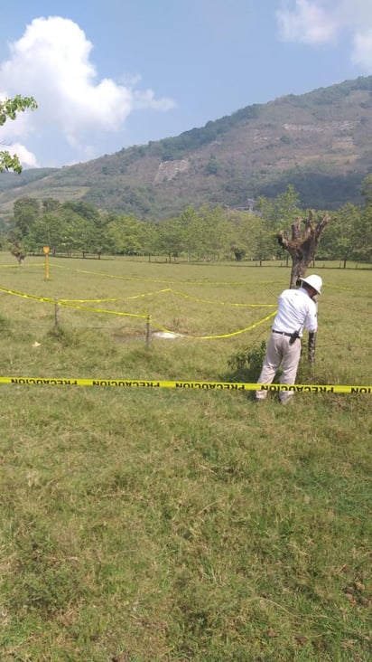 En un comunicado, precisó que la zona del siniestro ya se encuentra acordonada y trabaja personal de Protección Civil Estatal, Bomberos y de Seguridad Física de Petróleos Mexicanos (Pemex), a fin de mitigar los riesgos en la zona y sellar el ducto afectado. (ARCHIVO)