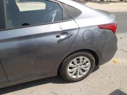 La segunda unidad involucrada fue el automóvil sedan marca Hyundai, línea Elantra Grand i10, color gris, con placas de circulación del estado de Nuevo León. (EL SIGLO DE TORREÓN)
