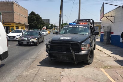 No hubo personas lesionadas en el accidente, solo daños materiales. (EL SIGLO DE TORREÓN)