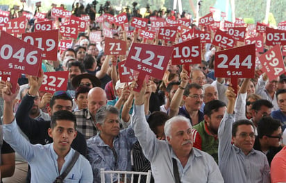 Durante la subasta de vehículos asegurados por la Fiscalía General de la República (FGR) y del Estado Mayor Presidencial (EMP), la unidad más barata se vendió en 65 mil pesos. (EFE)