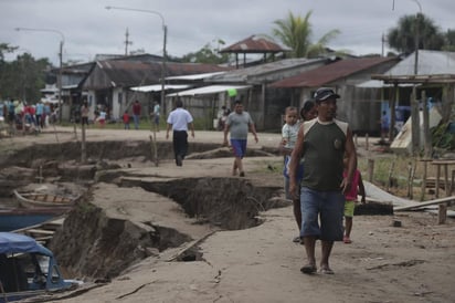 Al menos un muerto, 17 heridos y cuantiosos daños materiales en Perú por el terremoto de magnitud 7.5 en la escala de Richter. (AGENCIAS)