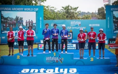 Aída Román (c), Alejandra Valencia (d) y Mariana Avitia ganaron la medalla de plata en la tercera parada de la Copa del Mundo. (CORTESÍA)