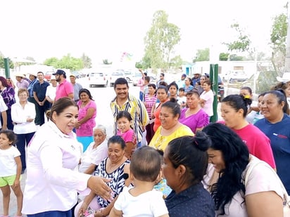 La candidata realizó gira en varios ejidos de Gómez Palacio. (CORTESÍA)