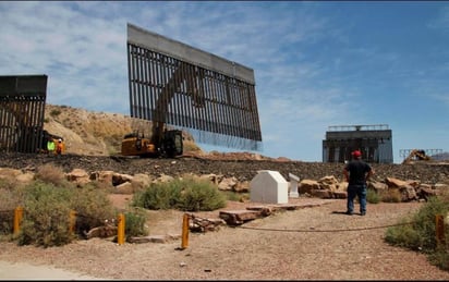 Allen, en declaraciones a medios, explicó que hace seis años adquirió una propiedad en el lado estadounidense que colindaba con la frontera de estos dos países y que el terreno carecía de alguna construcción que delimitara el espacio. (AP)
