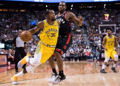 Kevin Durant será el gran ausente en el primero de la serie final entre Golden State y Toronto. (ARCHIVO)