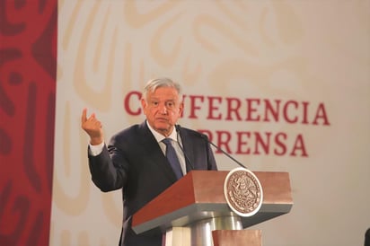 La Comisión de Quejas y Denuncias del Instituto Nacional Electoral (INE) ordenó por unanimidad suspender la transmisión de las conferencias 'mañaneras' del presidente Andrés Manuel López Obrador en radio y televisión públicas, así como por internet y redes sociales, en las 6 entidades con elecciones. (NOTIMEX) 