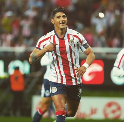 Alan Pulido se mostró satisfecho con su estadía en el club y aseguró que, si dependiera de él, se mantendría en la institución jalisciense. (ESPECIAL)