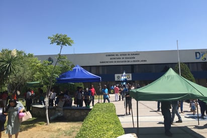 Hasta el día de ayer permanecía el plantón de los maestros a las afueras de la Subsecretaría de Educación. (EL SIGLO DE TORREÓN)