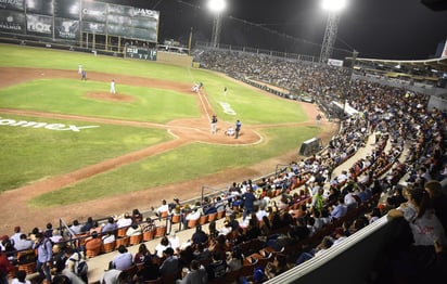 En los estadios de beisbol se utilizan términos muy particulares que distinguen a este deporte. (ARCHIVO)