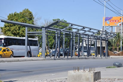 El pasado martes, el techo del paradero ubicado frente a la Unidad Deportiva de Torreón se vino abajo. El Gobierno del Estado dijo que el accidente fue causado por un 'error humano'.