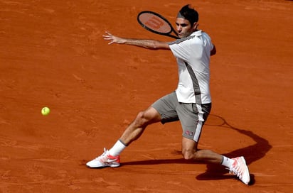 Roger Federer logró avanzar a la cuarta ronda tras imponerse 6-3, 6-1, 7-6 a Casper Ruud.