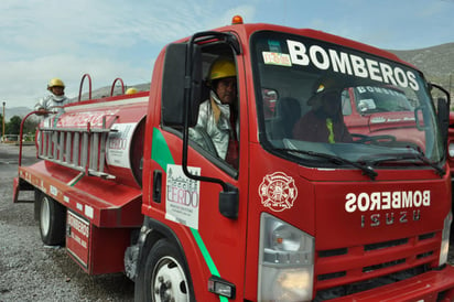 La labor de los Bomberos evitó que el fuego se propagara hacia otras fincas aledañas. (ARCHIVO)
