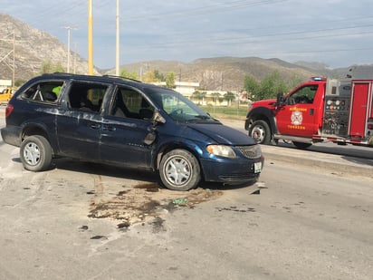 Al llegar los paramédicos, no encontraron a los ocupantes de la camioneta. (EL SIGLO DE TORREÓN)