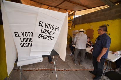 Casi al cierre de las casillas, la participación oscilaba entre un 15 y un 30 por ciento. (EL SIGLO DE TORREÓN)