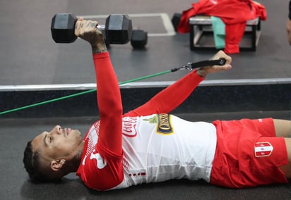 El referente al ataque, Paolo Guerrero, se ejercitó por separado en el gimnasio rumbo al arranque de la Copa América 2019. (CORTESÍA)