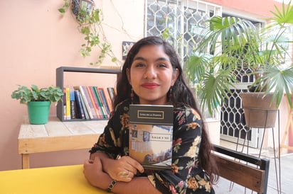 Metafórica. Con tan sólo 15 años, Luna Valentina ha desarrollado sus genes artísticos para convertirse en poetisa. (El siglo de torreón / Saúl Rodríguez)