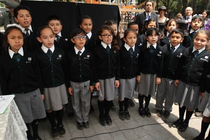 En la ciudad de México, niños y niñas podrán usar pantalón o falda si así lo desean. (ARCHIVO)