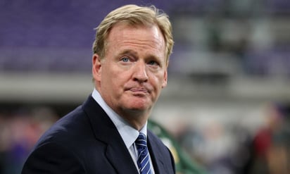 El Comisionado de la NFL, Roger Goodell, busca bajar el número de juegos de pretemporada para expandir a 18 duelos la campaña regular. (ARCHIVO)