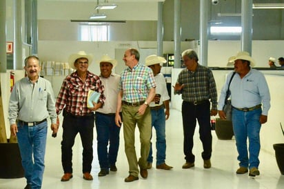 Realizaron un recorrido por las instalaciones, junto con un grupo de integrantes del Movimiento Campesino por la Defensa del Agua y la Tierra con los que se firmó una acta. (FERNANDO COMPEAN)