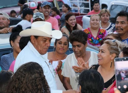 Alejandro Rodríguez Belmontes, del PRI, se perfila como el virtual ganador de la contienda electoral por la alcaldía de Tlahualilo, al obtener 3,844 votos, mientras que su más cercano competidor, Sergio Nevárez Nava obtuvo un total de 3,397 sufragios. (EL SIGLO DE TORREÓN) 