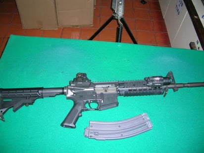 Se logró asegurar un fusil de asalto M4 calibre .223. (ARCHIVO) 