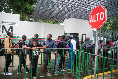 Si México demuestra que está tomando medidas para detener a los inmigrantes sin documentos que usan su territorio rumbo a Estados Unidos, los aranceles a sus exportaciones a este país quedarían sin aplicarse, dijo el asesor comercial de la Casa Blanca, Peter Navarro. (ARCHIVO)