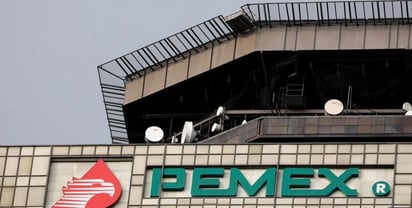 La calificadora recordó que el fuerte ajuste sobre la nota crediticia de Pemex está en línea con el ajuste en la nota crediticia de México realizado este miércoles. (ARCHIVO)