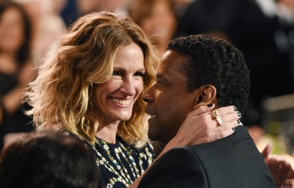 Julia Roberts se dio cita para celebrar a Denzel Washington, galardonado del año con el Premio AFI a la Trayectoria. (AP)