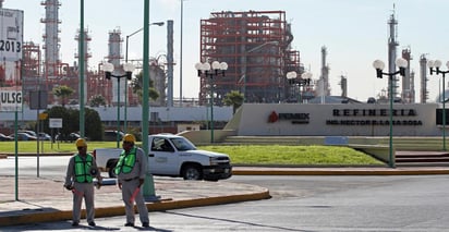 El acuerdo logrado con la banca internacional para refinanciar la deuda de Pemex constituye la mayor operación financiera realizada en la historia de la empresa, y es fiel reflejo de la confianza que le brinda el sector financiero. (ARCHIVO)
