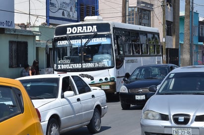 Transportistas dicen que proyectan comprar autobuses nuevos, pero nada tienen que ver con el Metrobús. Pero no lo desdeñan, sólo les urge renovar su flota vehicular. (EL SIGLO DE TORREÓN)