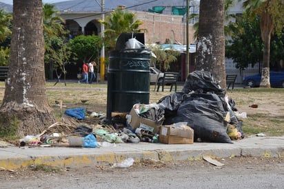 Se quejan de la situación de suciedad e insalubridad que se registra en su plaza principal. (EL SIGLO DE TORREÓN)