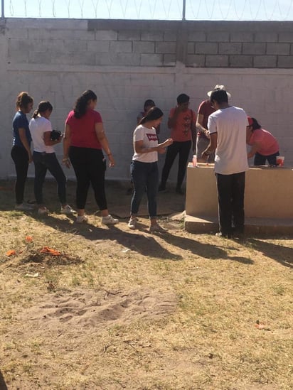 En estas acciones también participó personal de la empresa Peñoles, ya que se pintaron los juegos infantiles. (EL SIGLO DE TORREÓN)