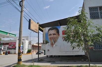 Pide el IEPC a los partidos políticos que procedan a retirar la propaganda electoral para mantener la imagen urbana. (EL SIGLO DE TORREÓN)