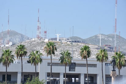 Debido a un sistema de baja presión, habrá ligeras lluvias, nublados y tormentas eléctricas. Pero seguirá el calor. (EL SIGLO DE TORREÓN)