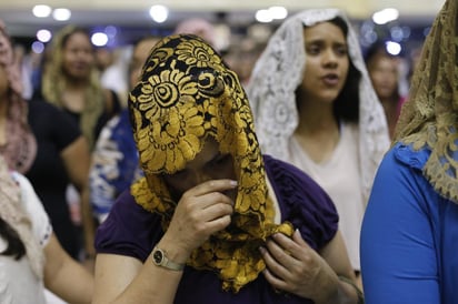 El vocero de la Iglesia la Luz del Mundo, Silem García Peña, subrayó que 'él -Naasón Joaquín- sigue dando instrucciones, él da las indicaciones pertinentes, el único director internacional de nuestra iglesia y el único que toma decisiones de la iglesia es él, de manera directa'. (ARCHIVO)